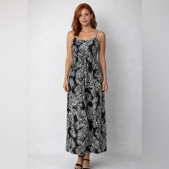 asu wisi Dresses & Skirts - Elegant Black and White Fern Maxi Dress